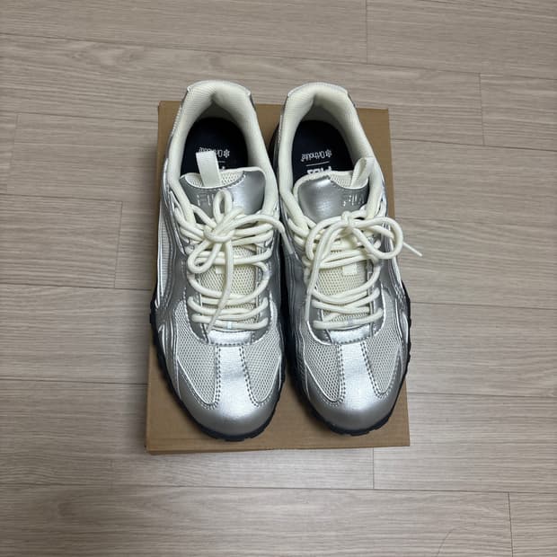 휠라 에샤페 실버문