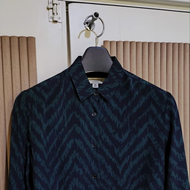 버버리 실크 지그재그 패턴 블라우스 셔츠