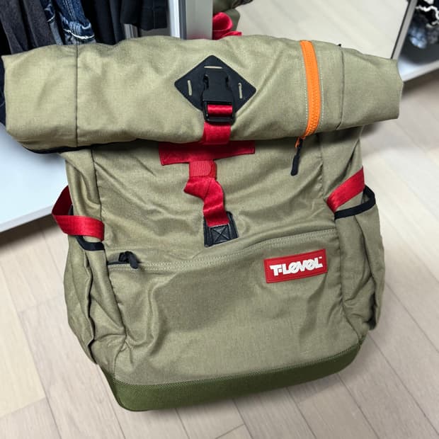 T-level 레드카키 백팩