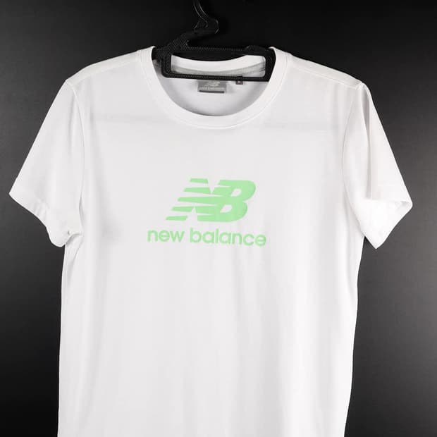 뉴발란스 형광로고 반팔