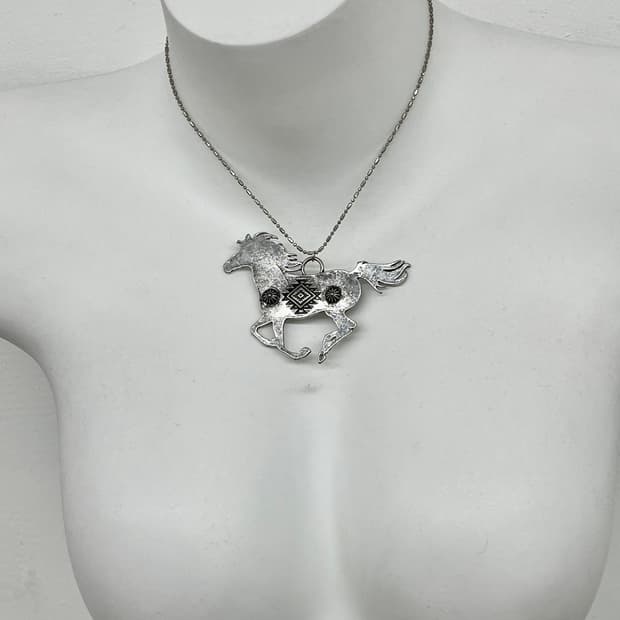 에스닉 홀스 네크리스