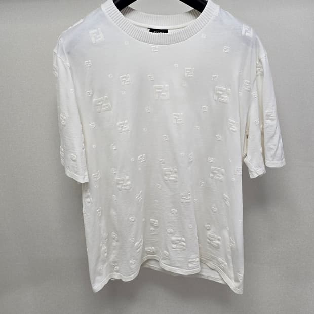 펜디 FF 멀티 로고 반팔 티셔츠 L사이즈 100 판매