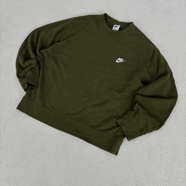 나이키 스우시 올리브 맨투맨 