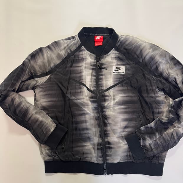 나이키 여성 바람막이 자켓(M사이즈)