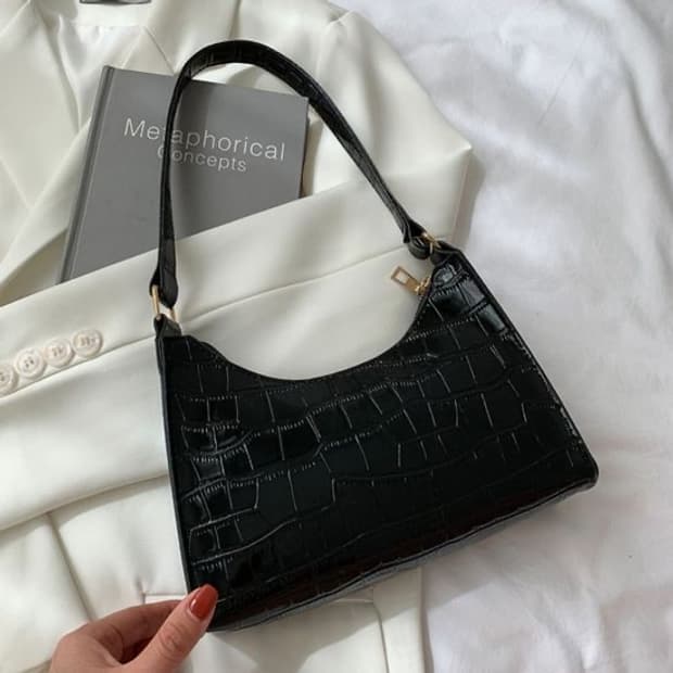 뱀피무늬 레더 숄더백