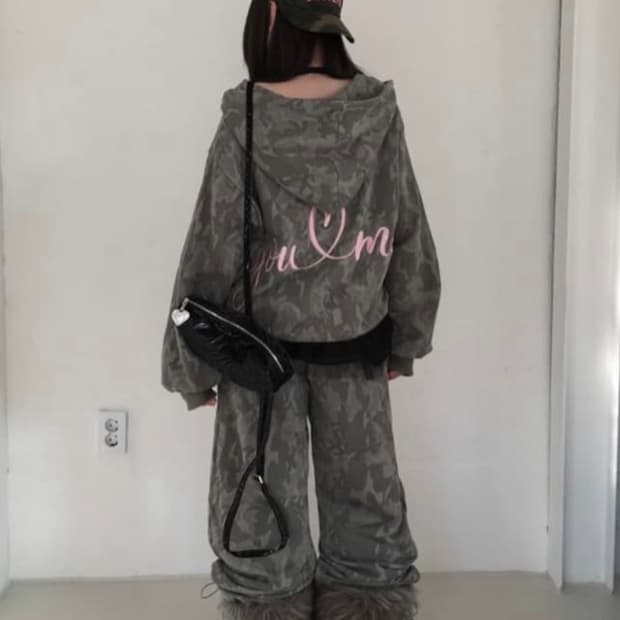 카모 자수 트레이닝 조거 팬츠