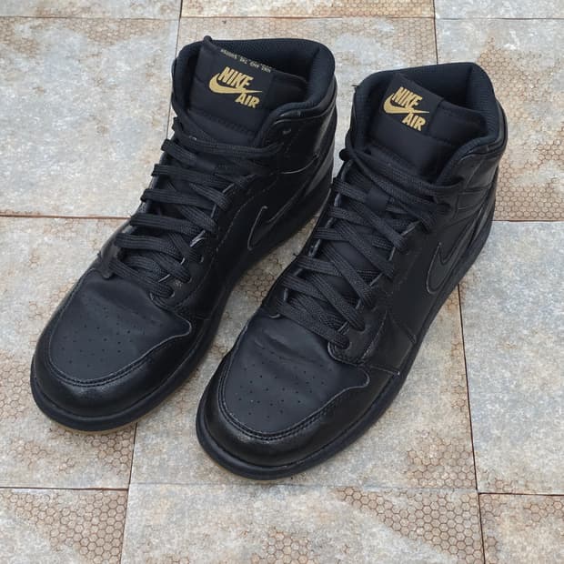 (250)나이키 조던 1 레트로 하이 블랙 검 스니커즈