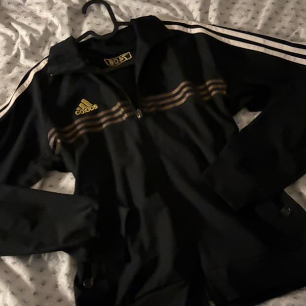 아디다스우븐져지