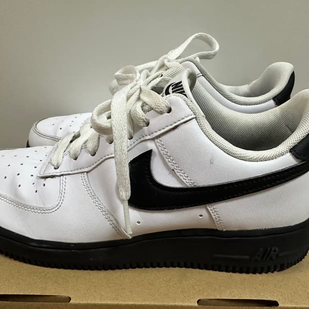 나이키 에어포스 블랙화이트 240사이즈