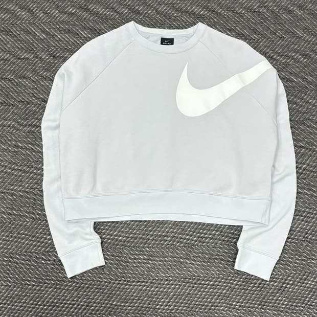 나이키 빅 스우시 크롭 맨투맨 v0390