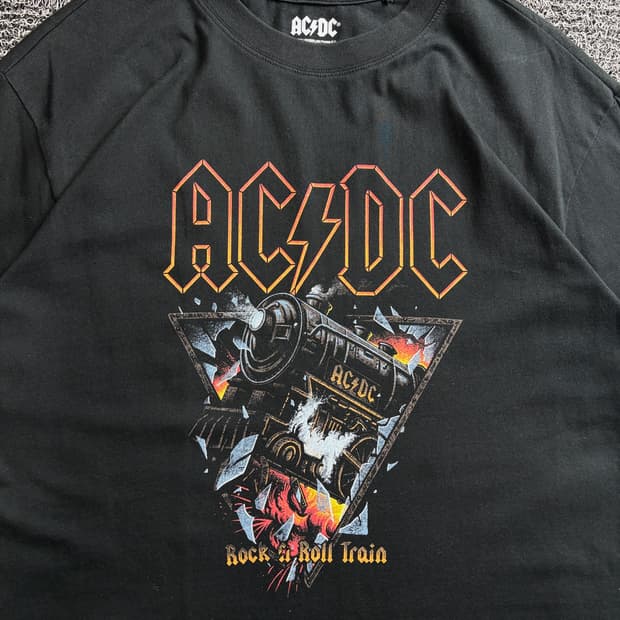 AC/DC RNR 트레인 그래픽 반팔티 4375