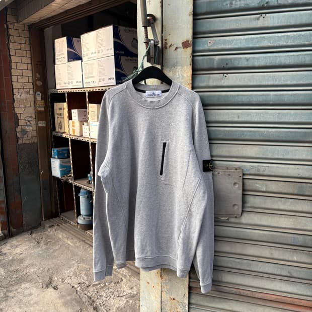 스톤아일랜드 지퍼 포켓 그레이 멜란지 스웻셔츠