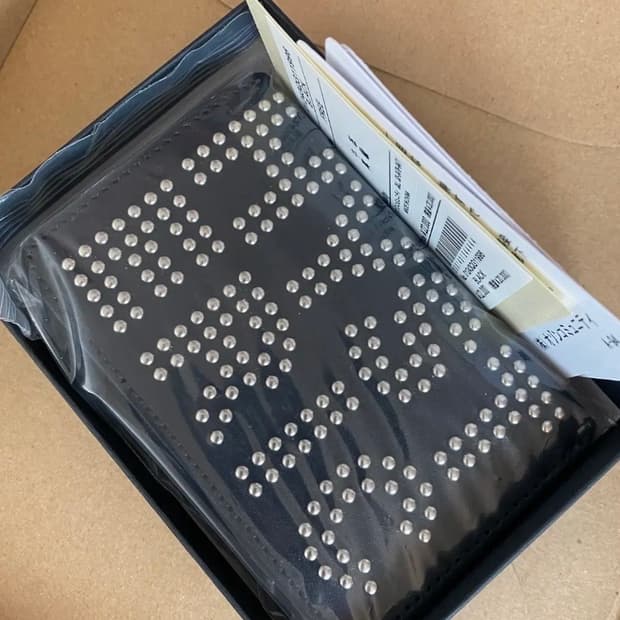 히스테릭글래머 지갑 로고 스터드 3단 가죽지갑