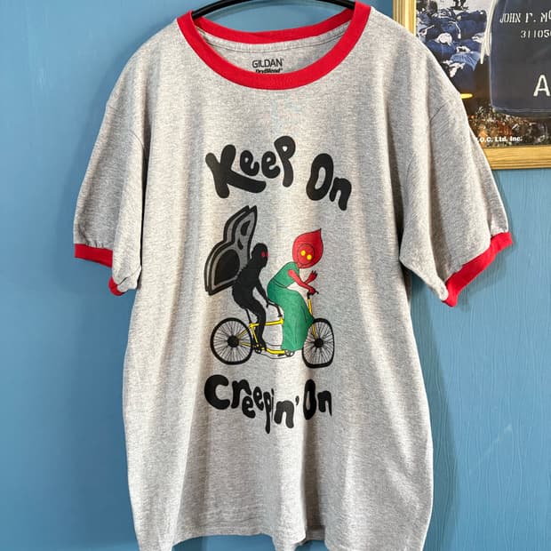 00‘s Gildan Keep On Creepin Ringer Tee.
