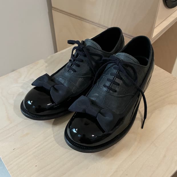 꼼데가르송 리본 구두