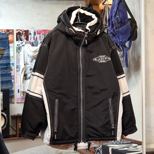 아식스 올드스쿨 배색 누빔 보더 점퍼