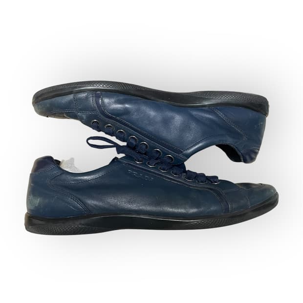 285~290) 프라다 스포츠 레더 로고 스니커즈 트레이너 네이비