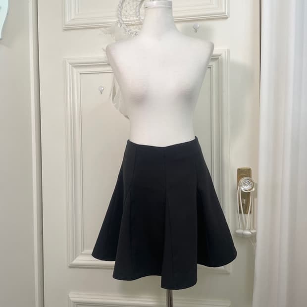 black flare basic skirt(size-M)