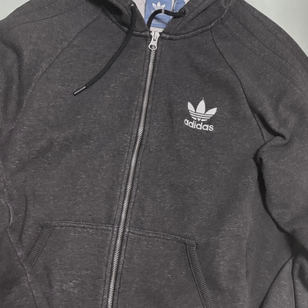 아디다스 파이어버드 후드집업 차콜 그레이