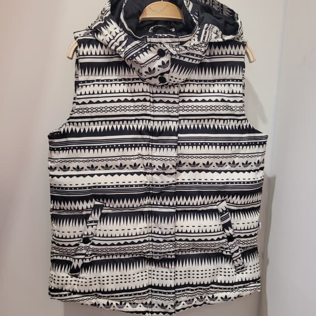 아디다스 로고 패턴 후드 패딩 베스트 90사이즈