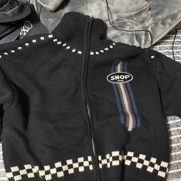 인사일런스 인세인개러지 별주 니트