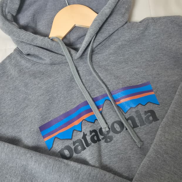 파타고니아 P-6 로고 업라이절 후드 그래블 헤더 S