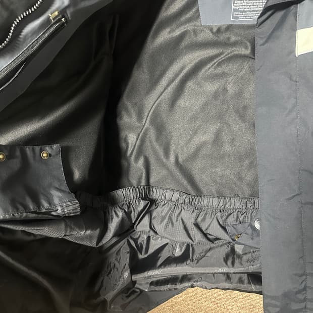 오클리 고프코어 00s tex10000바람막이L팔아요