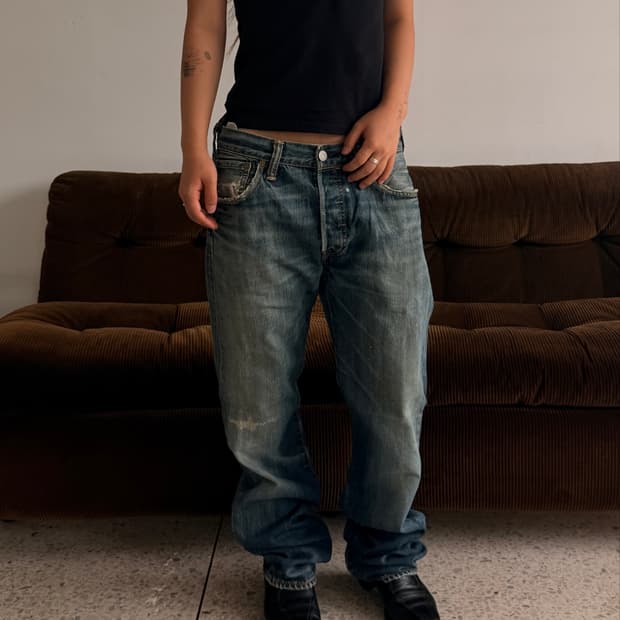 Levi’s 501 페이드 빈티지 데미지 디테일 데님팬츠