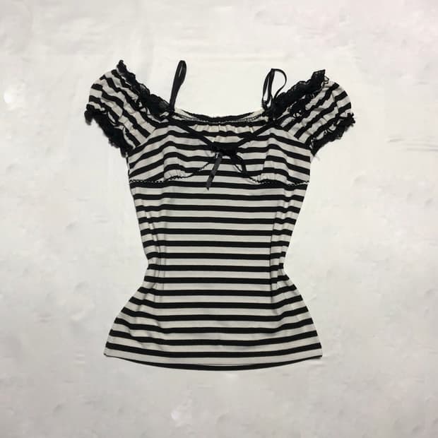 레이스 스트라이프 퍼프 슬리브 티셔츠  블랙 화이트