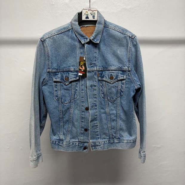 리바이스 트러커 9