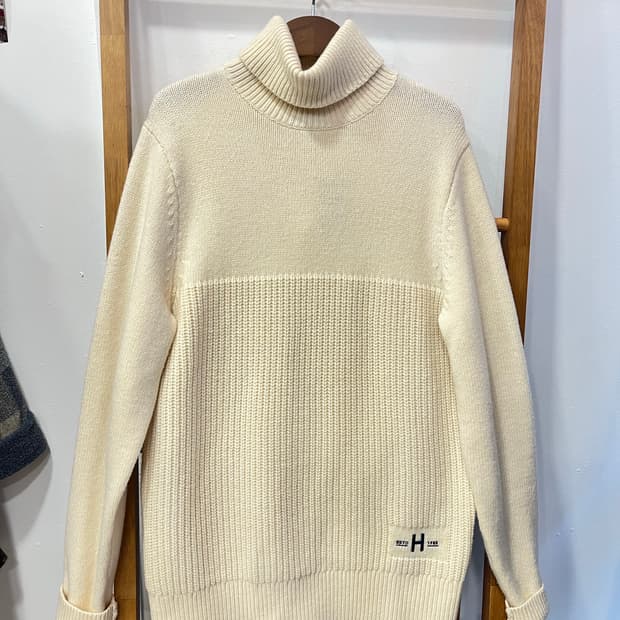 타미힐피거 터틀넥 니트