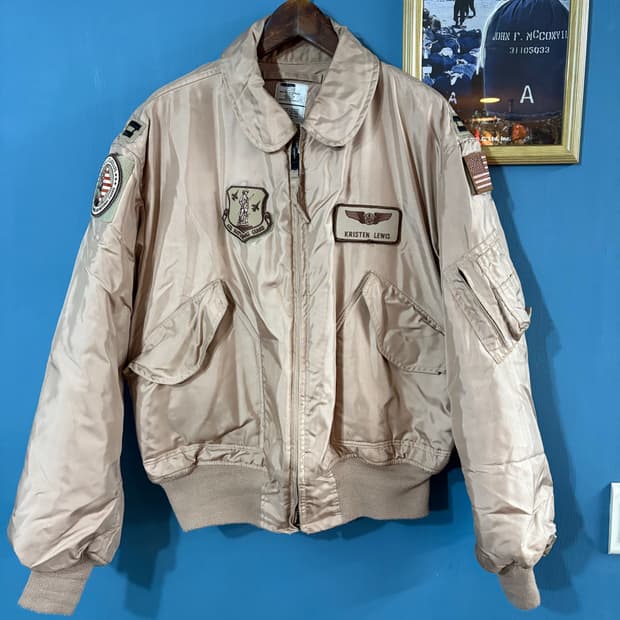 00‘s USAF cwu-45/p Flight Jacket. 