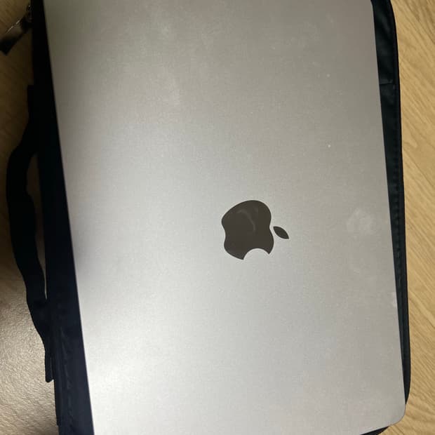 맥북 에어 M2 (2022) 8GB 256GB SSD 스타라이트 13.6