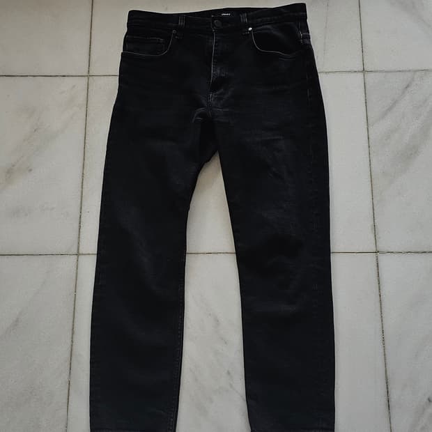 Theory 여성 블랙진 30사이즈 (슬림 스트레이트핏)

감각적인 실루