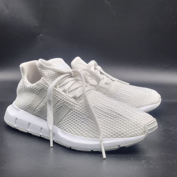 아디다스 스위프트런 여성운동화225