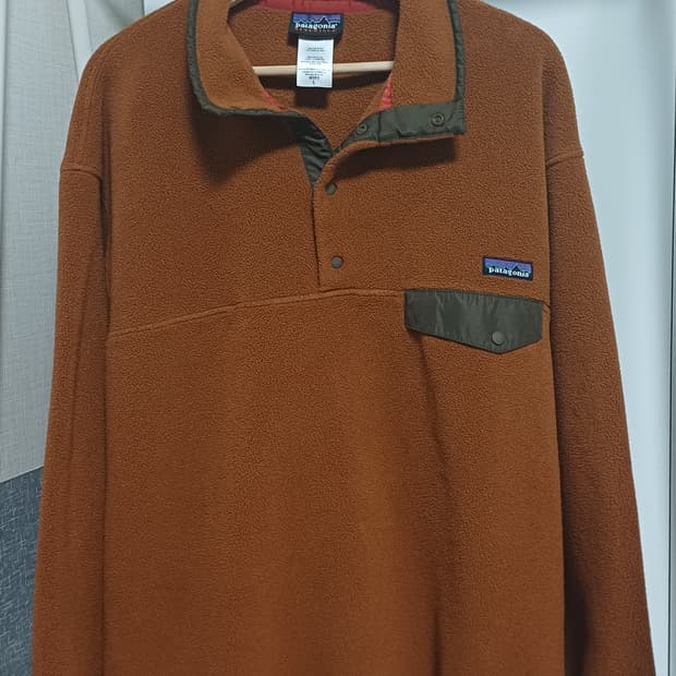 [L] 파타고니아 신칠라 스냅티 카멜 브라운
