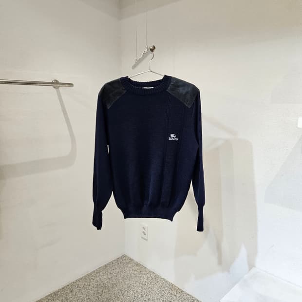 버버리 숄더패치 니트