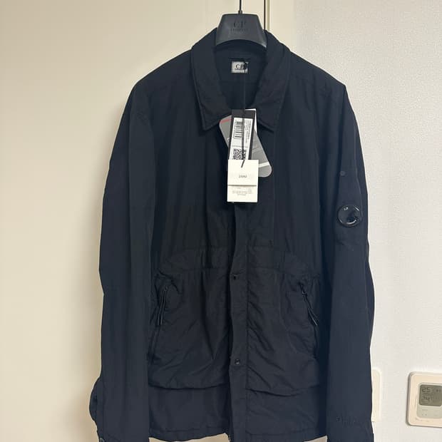 cp컴퍼니 24fw 플랫나일론 스탠다드 자켓 블랙