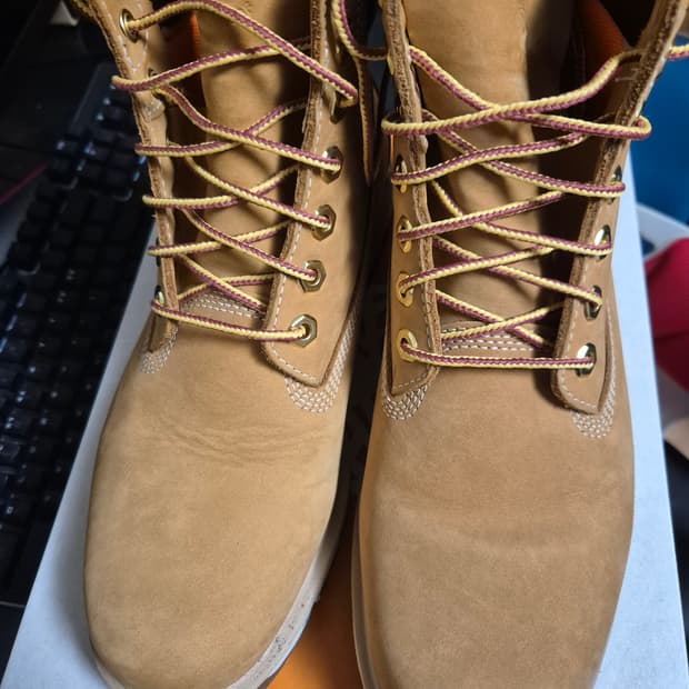 팀버랜드 6인치 윈터부츠 255사이즈