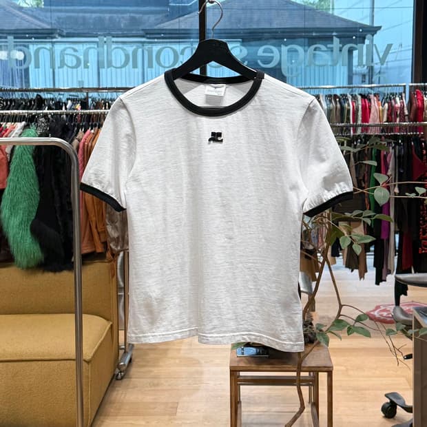 쿠레쥬 시그니처 콘트라스트 링거 하프티 