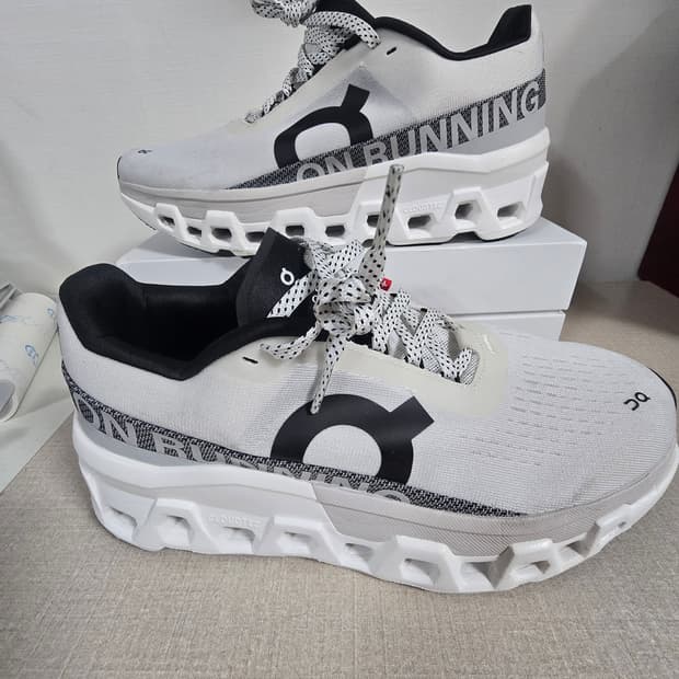 온러닝 클라우드몬스터2 런닝화  255