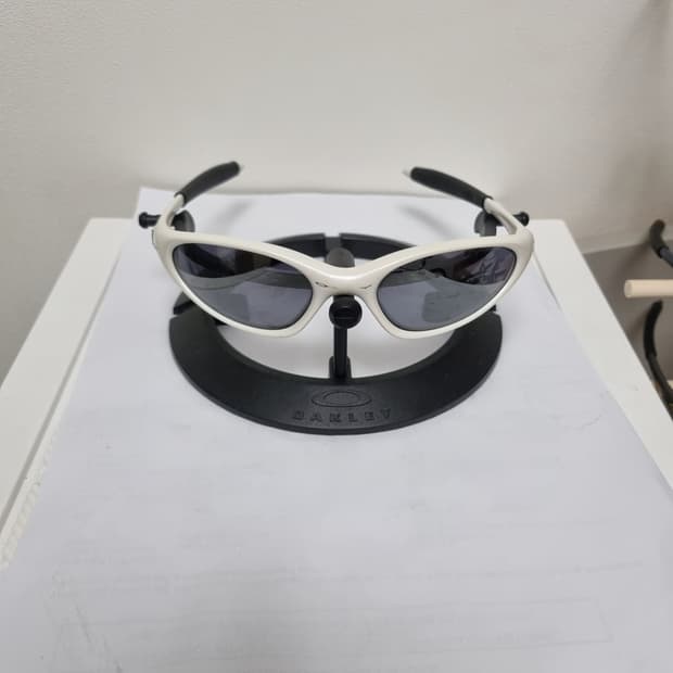 오클리 미뉴트 1.0 펄화이트