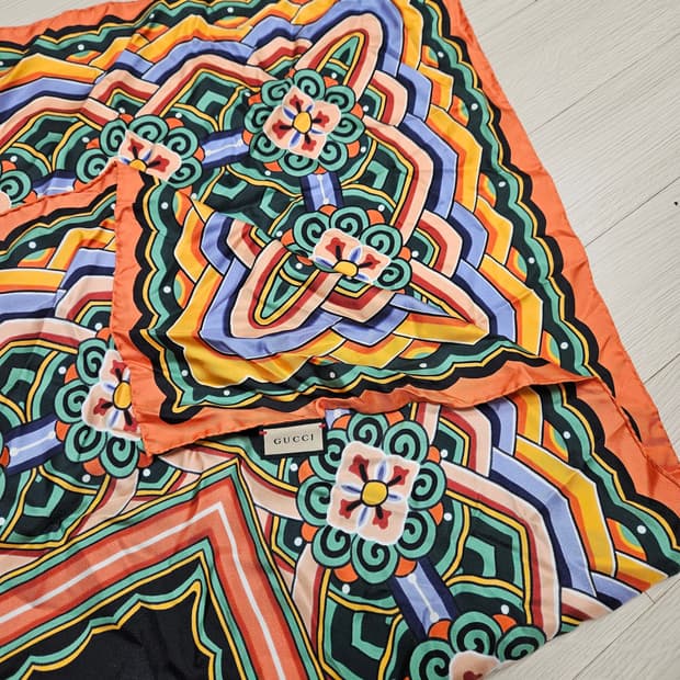 Gucci 구찌 2024 경복궁 단청 패턴 스카프