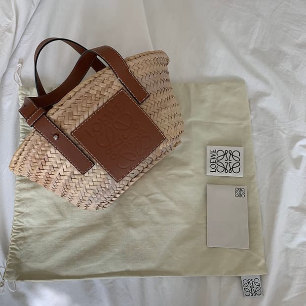 로에베 라피아 라탄 바스켓백