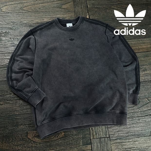 [아디다스] 로고 자수 삼선 빈티지 워시드 오버핏 맨투맨 M19513