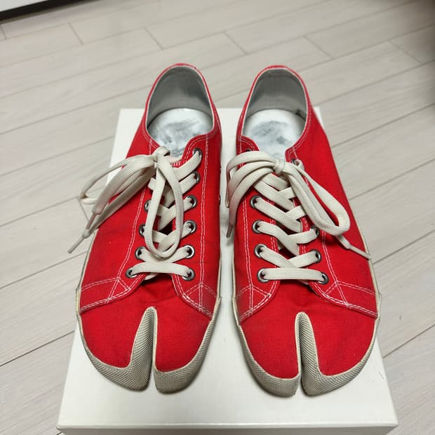 마르지엘라 타비 스니커즈 레드 43