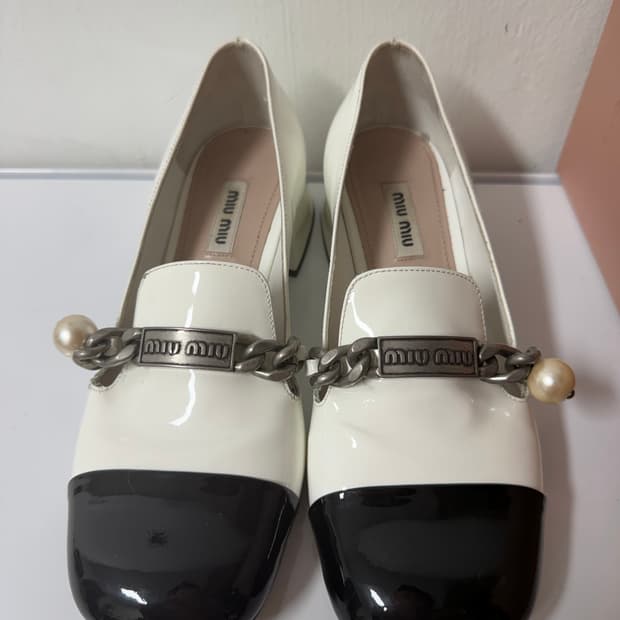 [정품] 미우미우 레더 로퍼 230 (36) 