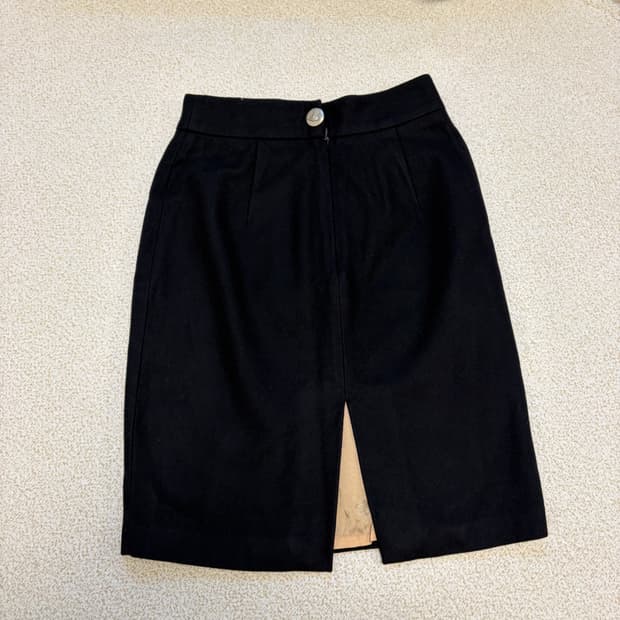 비비안웨스트우드 레드라벨 h라인 미디 스커트