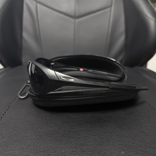 오클리 아이자켓 리덕스 블랙