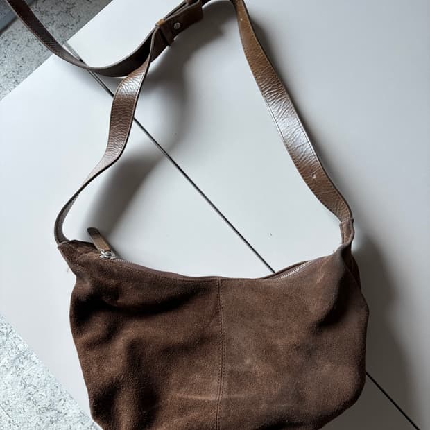 낫띵리튼 숄더 스웨이드백